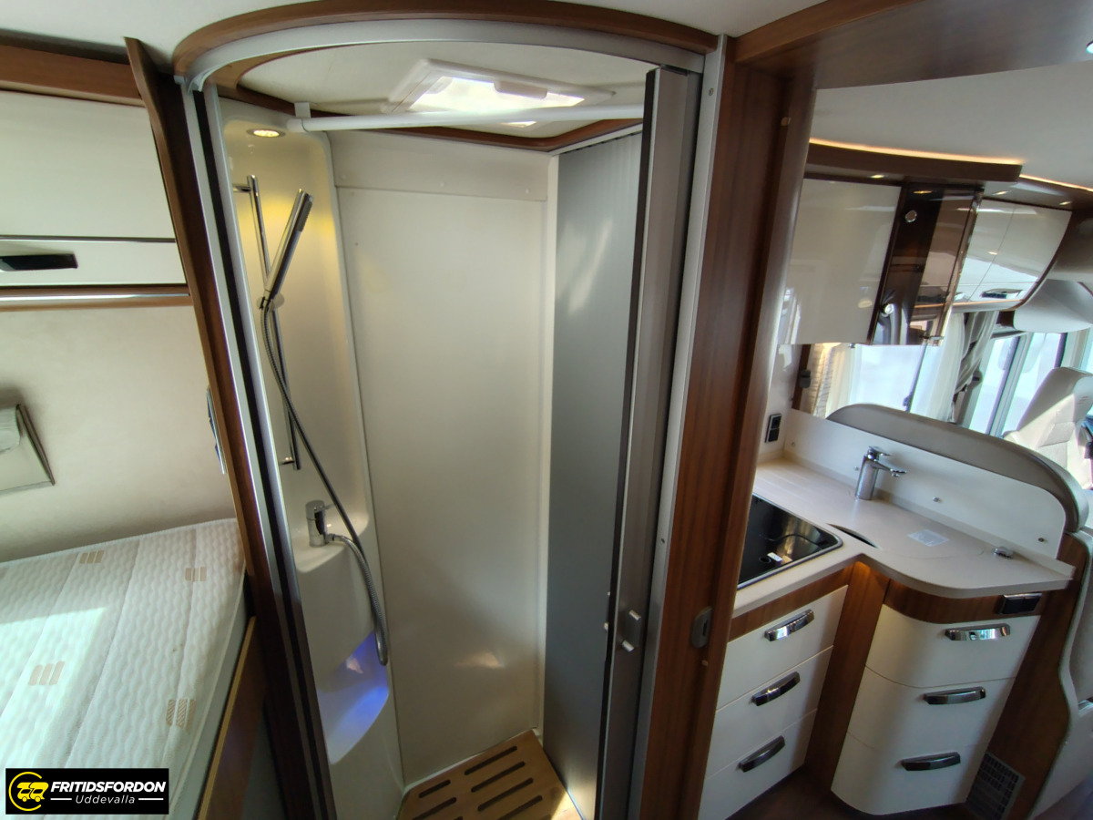 Hymer B 680 Hydraliska stödben Aut, bild 17 av 20