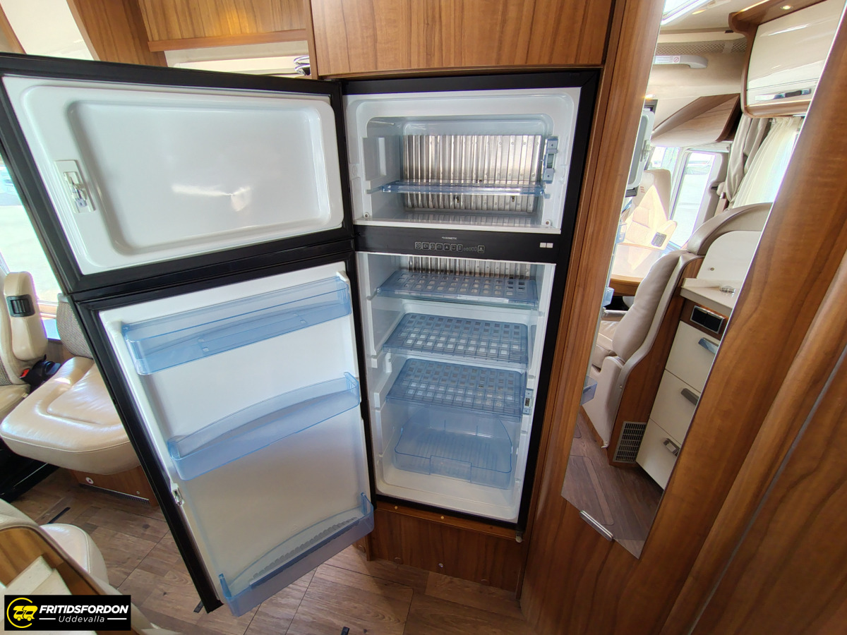 Hymer B 680 Hydraliska stödben Aut, bild 13 av 20