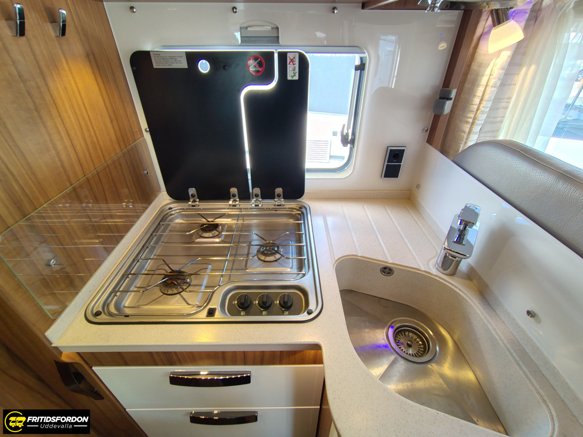 Hymer B 680 Hydraliska stödben Aut, bild 12 av 20