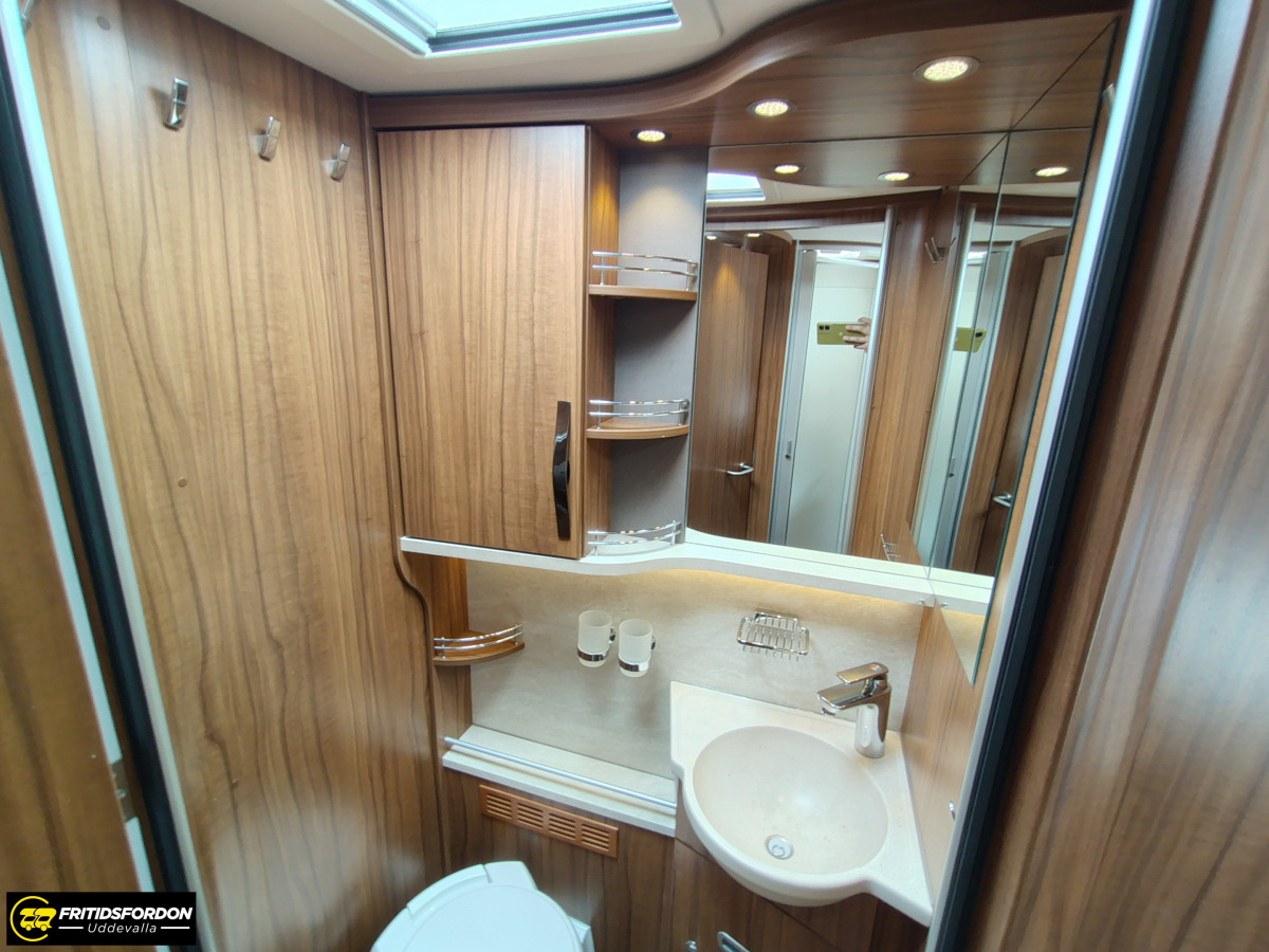Hymer B 680 Hydraliska stödben Aut, bild 19 av 20