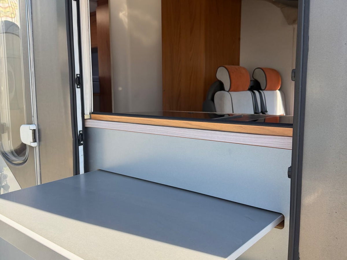 Bürstner Mega Van T675 4 sovplatser, bild 4 av 20