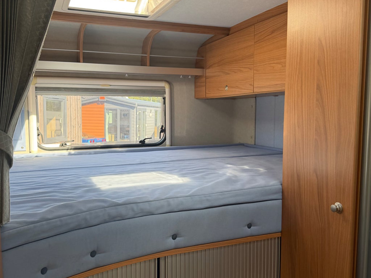 Bürstner Mega Van T675 4 sovplatser, bild 7 av 20