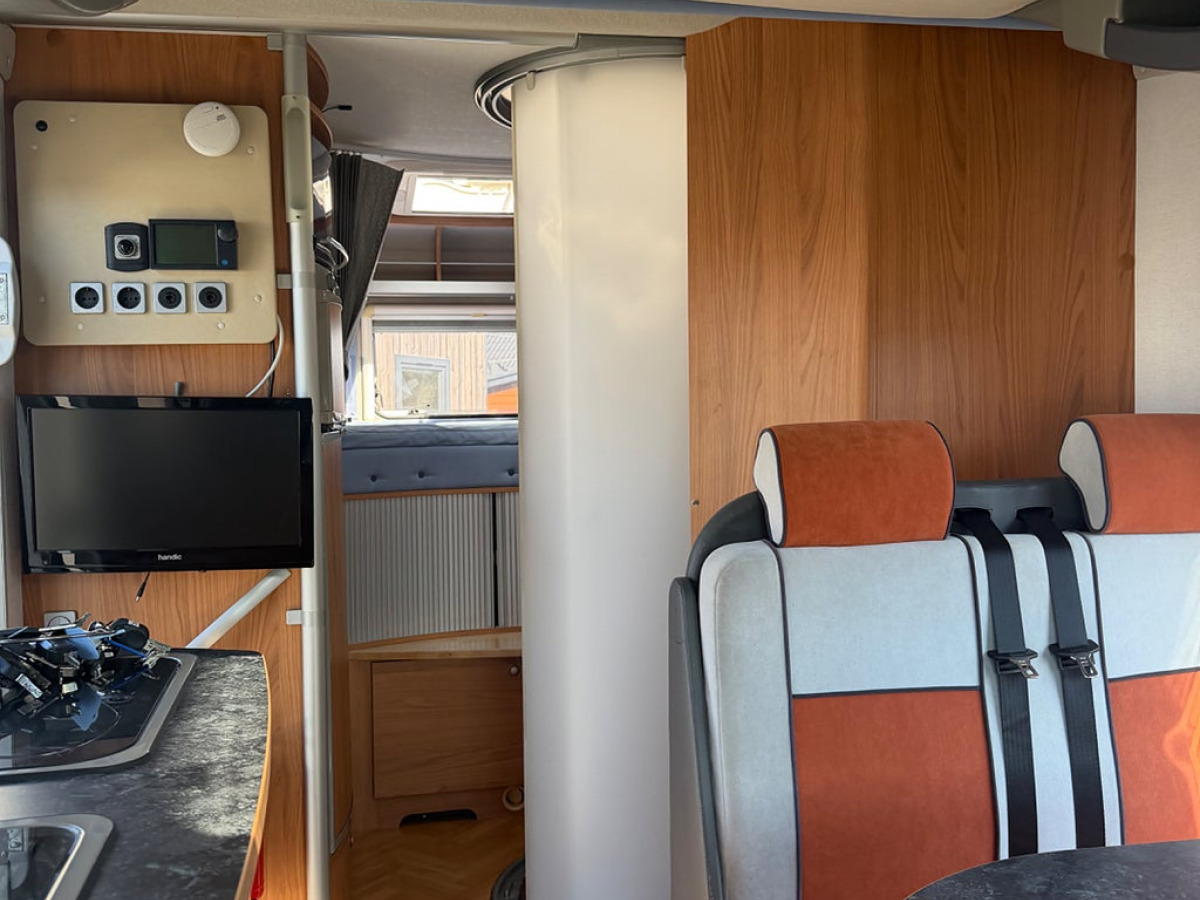 Bürstner Mega Van T675 4 sovplatser, bild 9 av 20