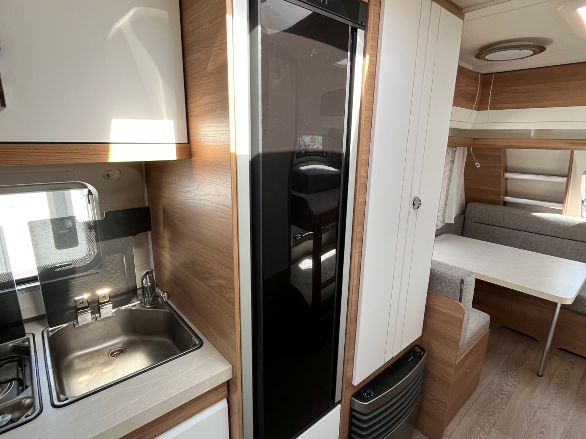 Hobby 515 UHK DE LUXE // PERFEKT FÖR FAMILJEN, bild 11 av 15