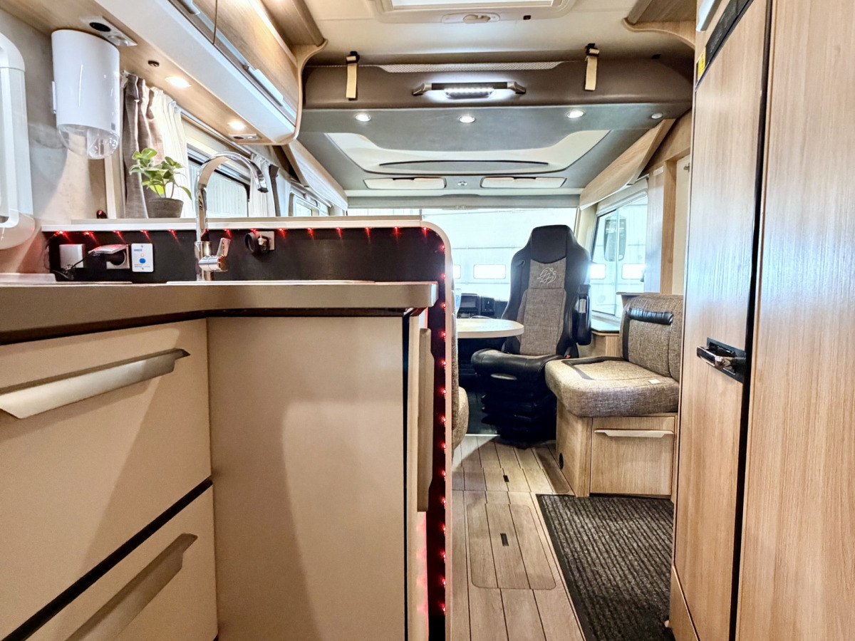 Knaus SKY I 700, bild 17 av 21