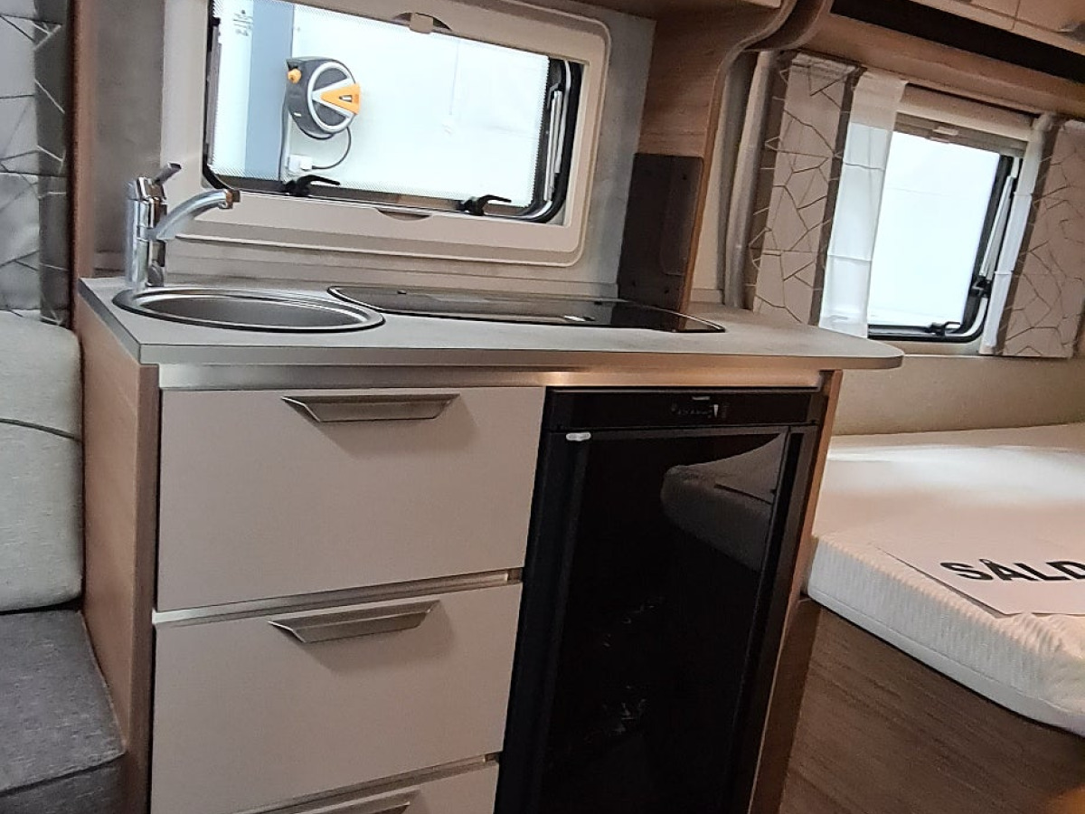 Knaus 450 FU Sport, bild 5 av 9
