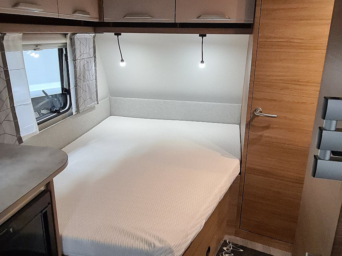 Knaus 450 FU Sport, bild 6 av 9