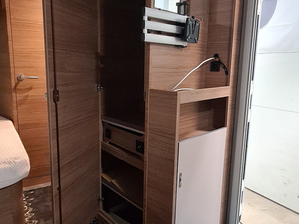 Knaus 450 FU Sport, bild 9 av 9
