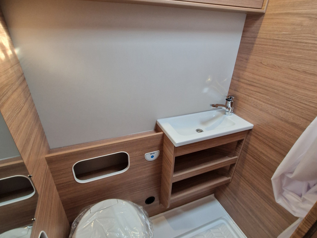 Weinsberg CaraHome 650 DG // LAGERRENSNING//, bild 8 av 12