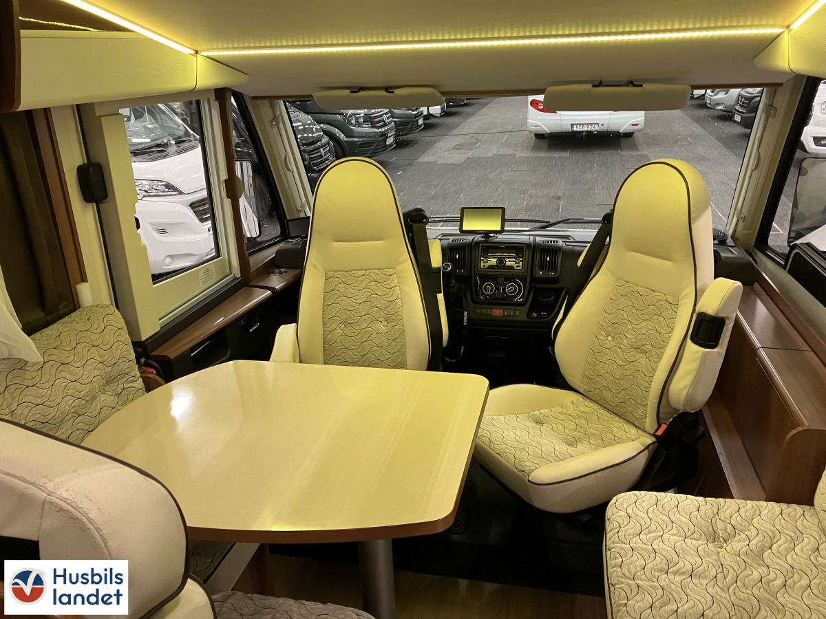 Eura Mobil IL 720 EBF / Låga långbäddar / AC bodel, bild 7 av 14