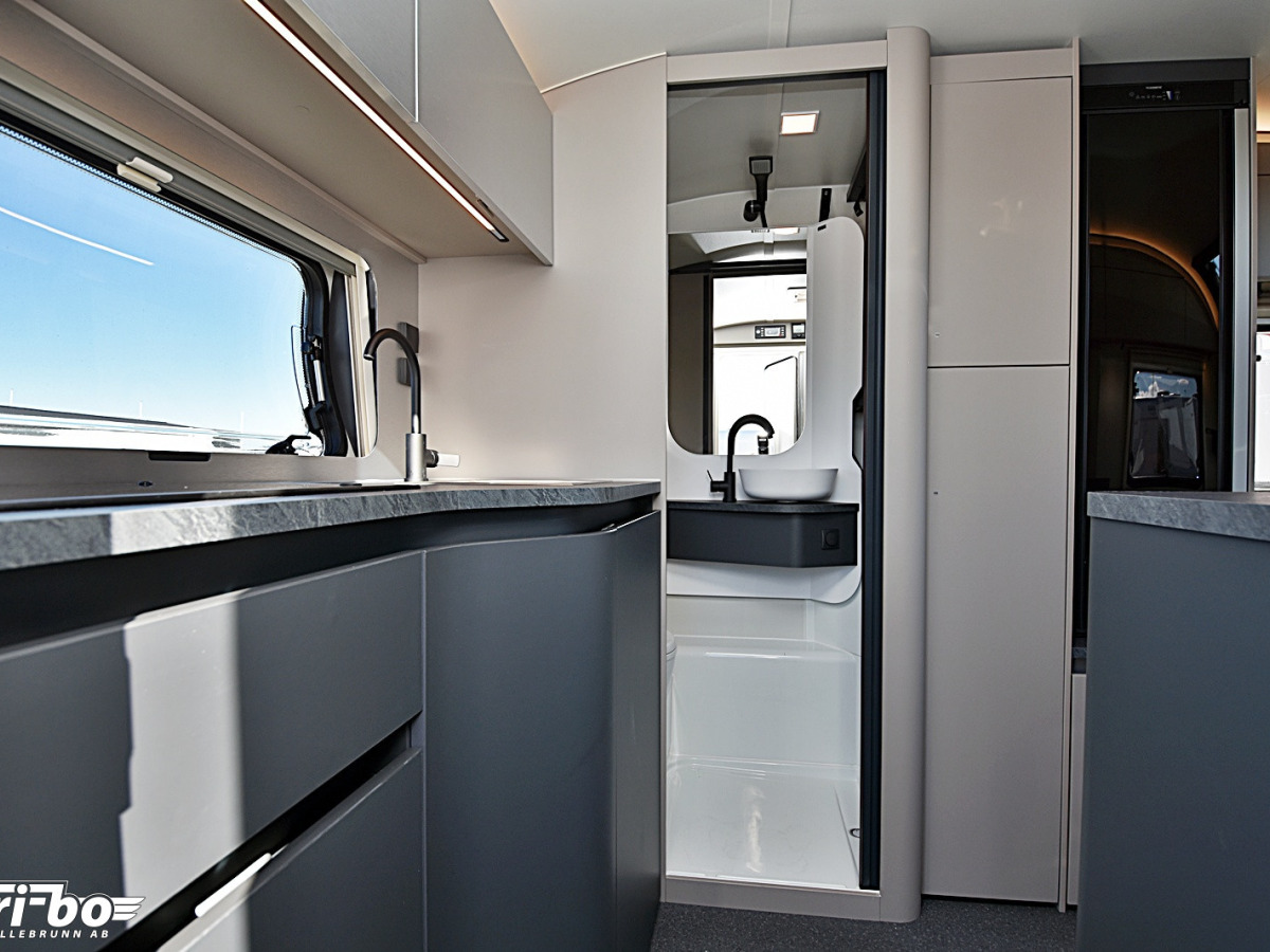 Adria 391 LH Action Sport, Långbäddar, bild 4 av 25
