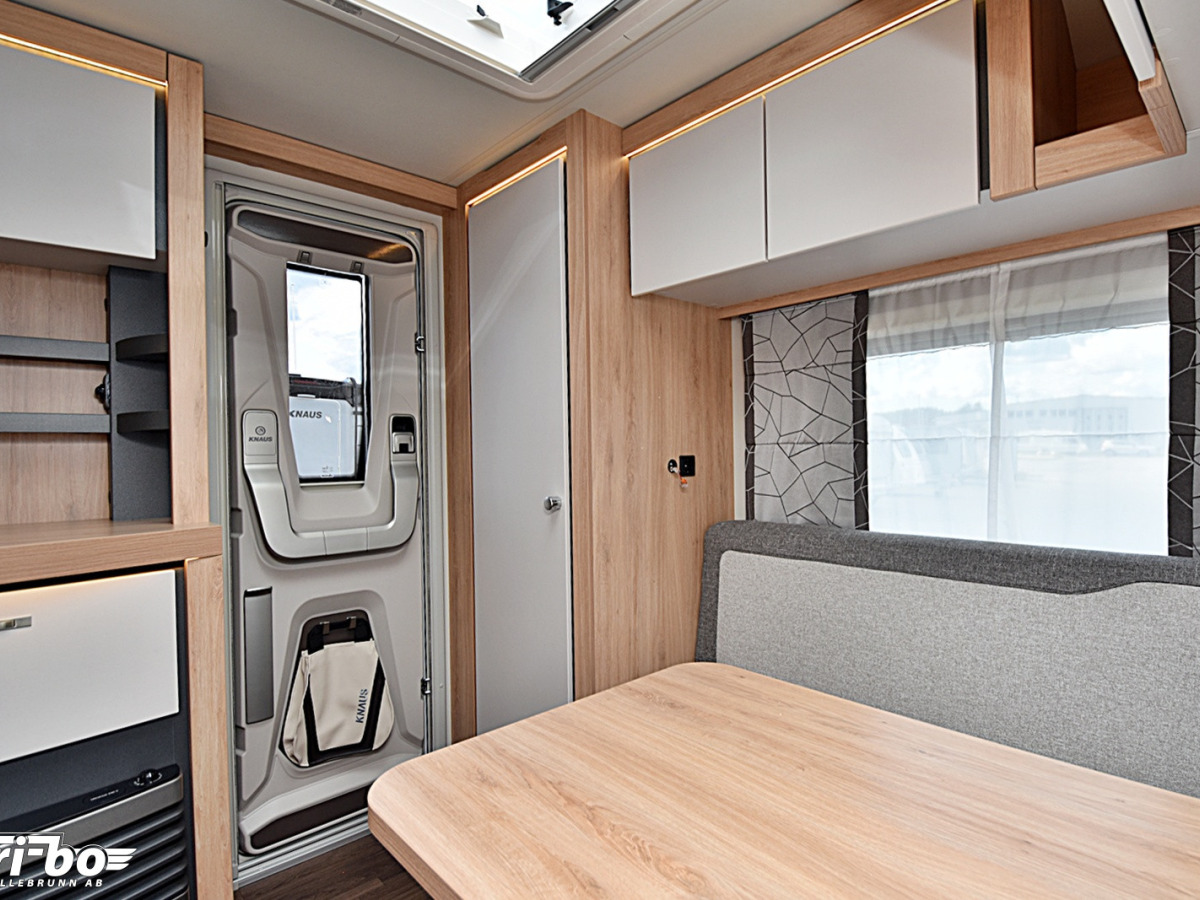 Knaus 420 QD Sport, Dubbelbädd, bild 18 av 23