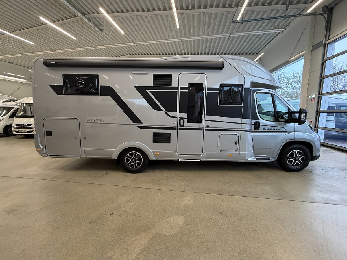 Adria Coral Supreme 670 DC *Queenbed*Automat*, bild 2 av 20