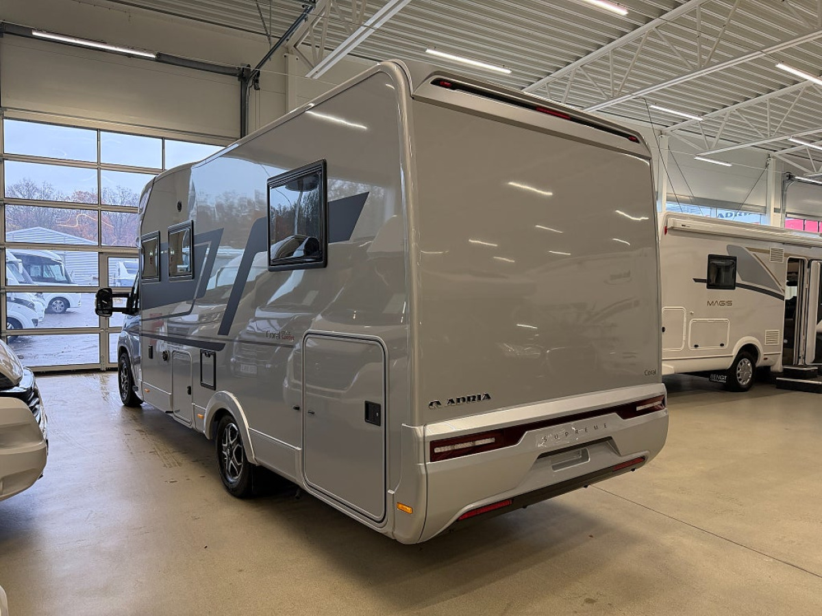 Adria Coral Supreme 670 DC *Queenbed*Automat*, bild 4 av 20