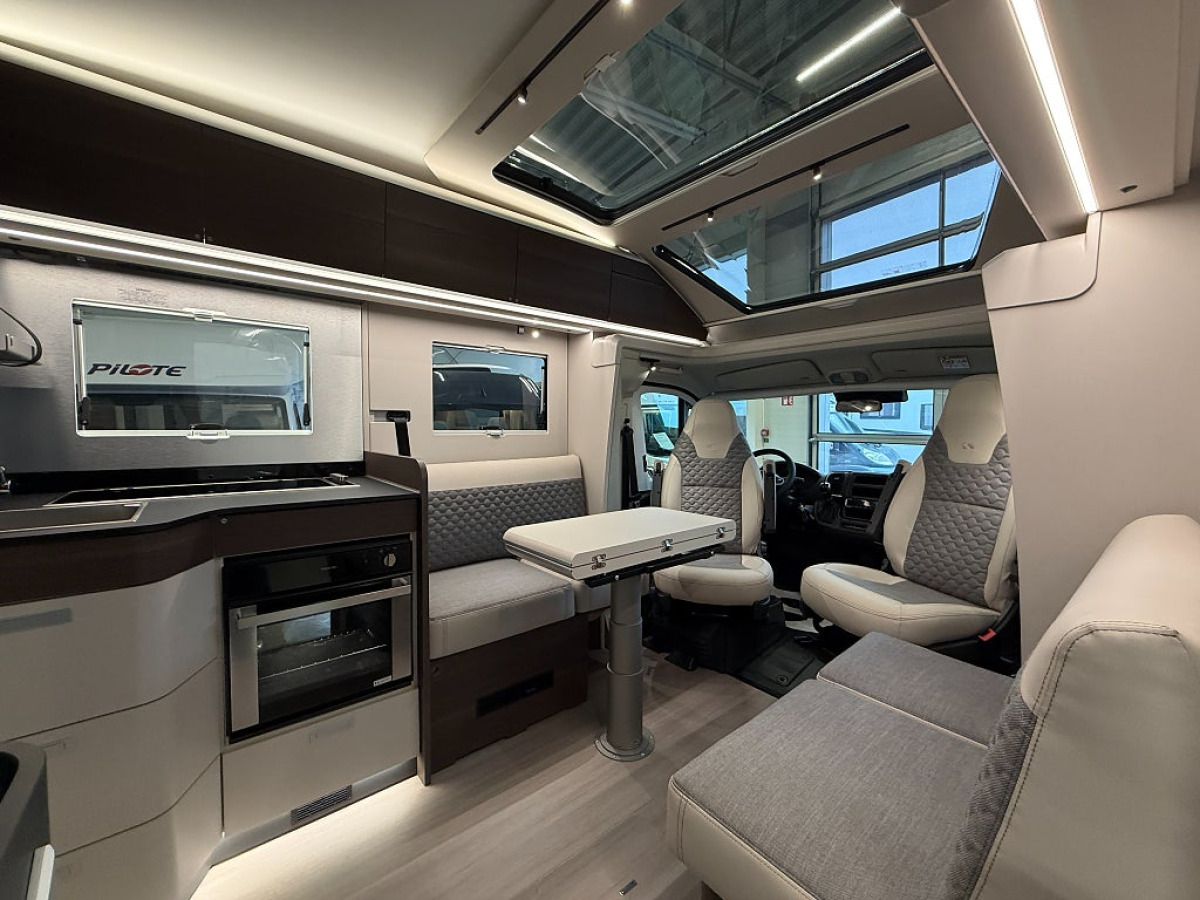 Adria Coral Supreme 670 DC *Queenbed*Automat*, bild 6 av 20