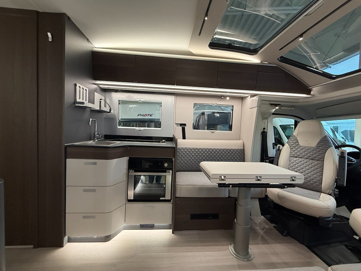 Adria Coral Supreme 670 DC *Queenbed*Automat*, bild 7 av 20