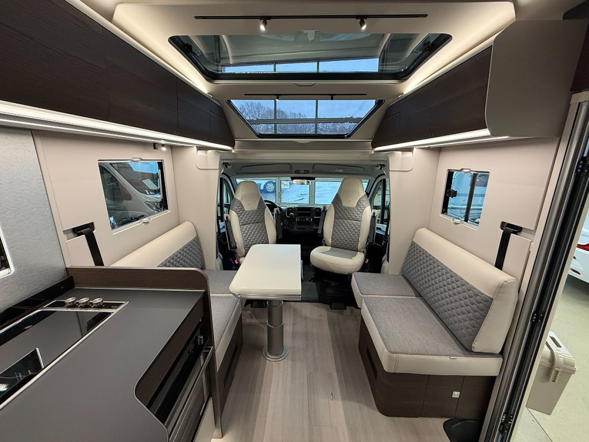 Adria Coral Supreme 670 DC *Queenbed*Automat*, bild 8 av 20