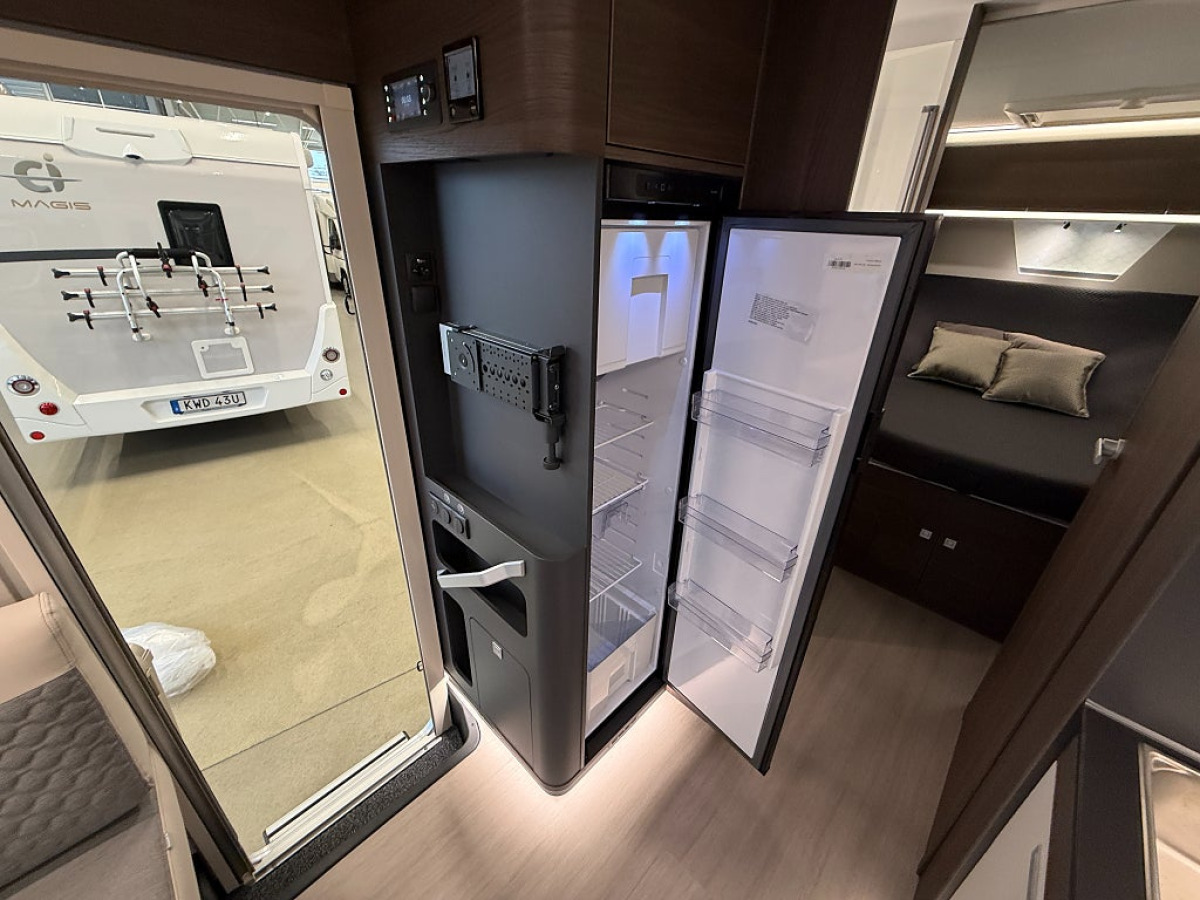 Adria Coral Supreme 670 DC *Queenbed*Automat*, bild 11 av 20