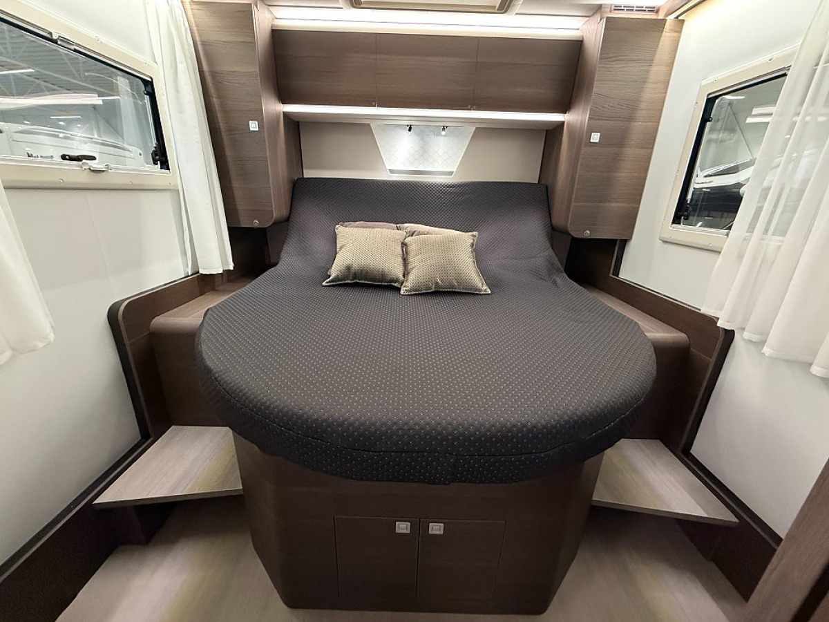Adria Coral Supreme 670 DC *Queenbed*Automat*, bild 12 av 20