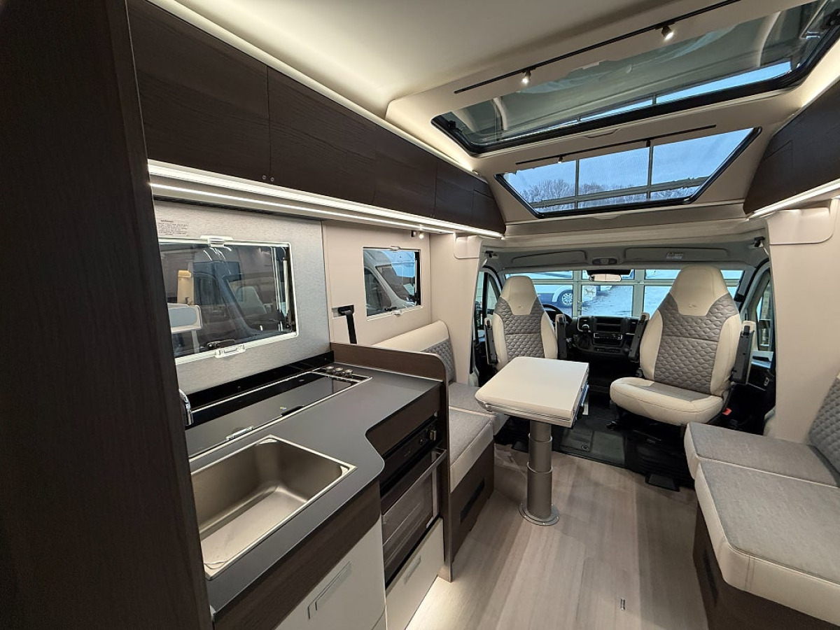 Adria Coral Supreme 670 DC *Queenbed*Automat*, bild 17 av 20