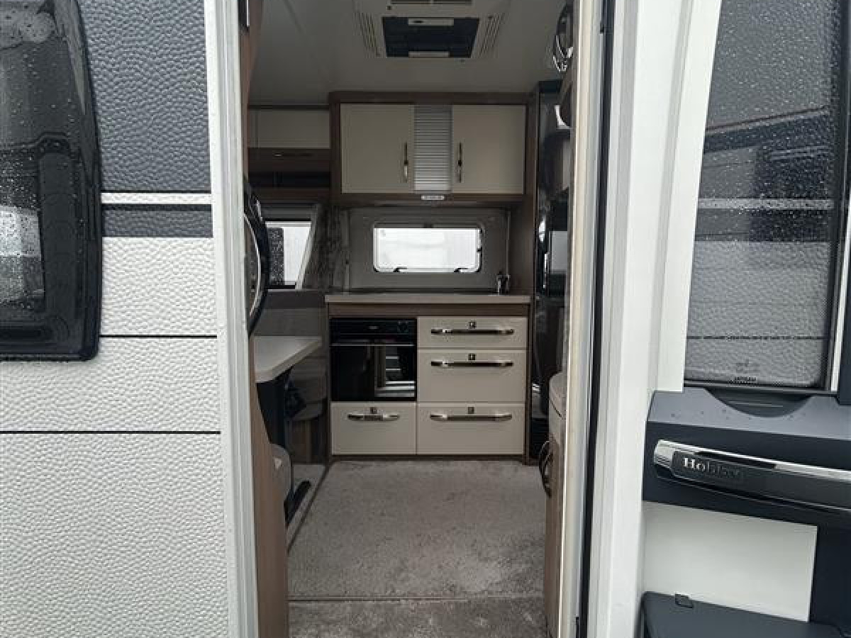 Hobby 540 UL DE LUXE / AC / Ugn / Elektrisk golvvärme /, bild 2 av 14