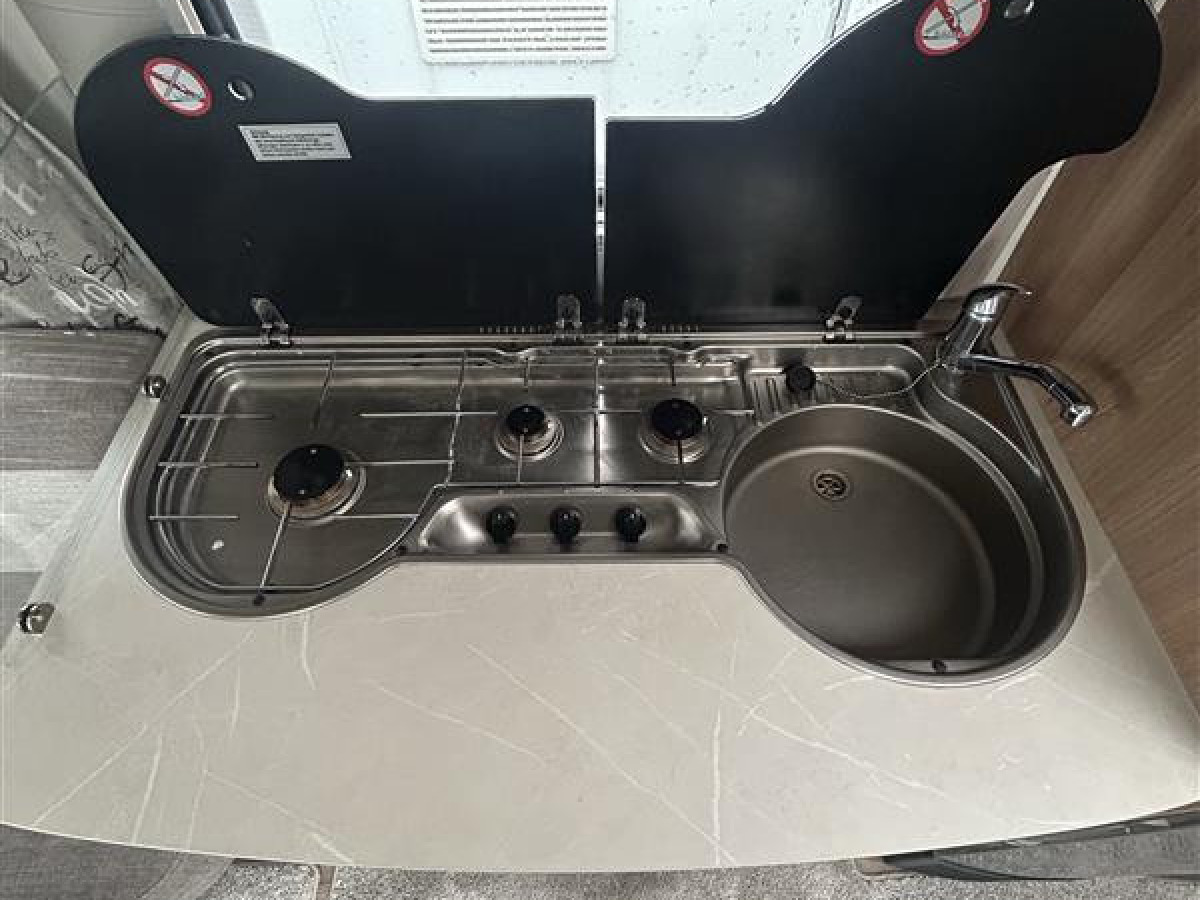Hobby 540 UL DE LUXE / AC / Ugn / Elektrisk golvvärme /, bild 7 av 14