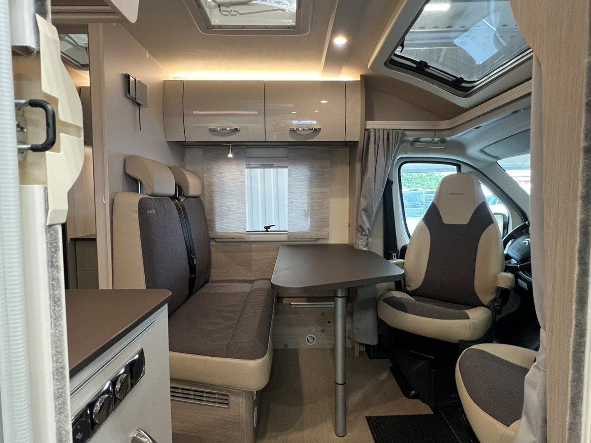 Bürstner Nexxo Van T 700 Queenbädd, bild 4 av 16
