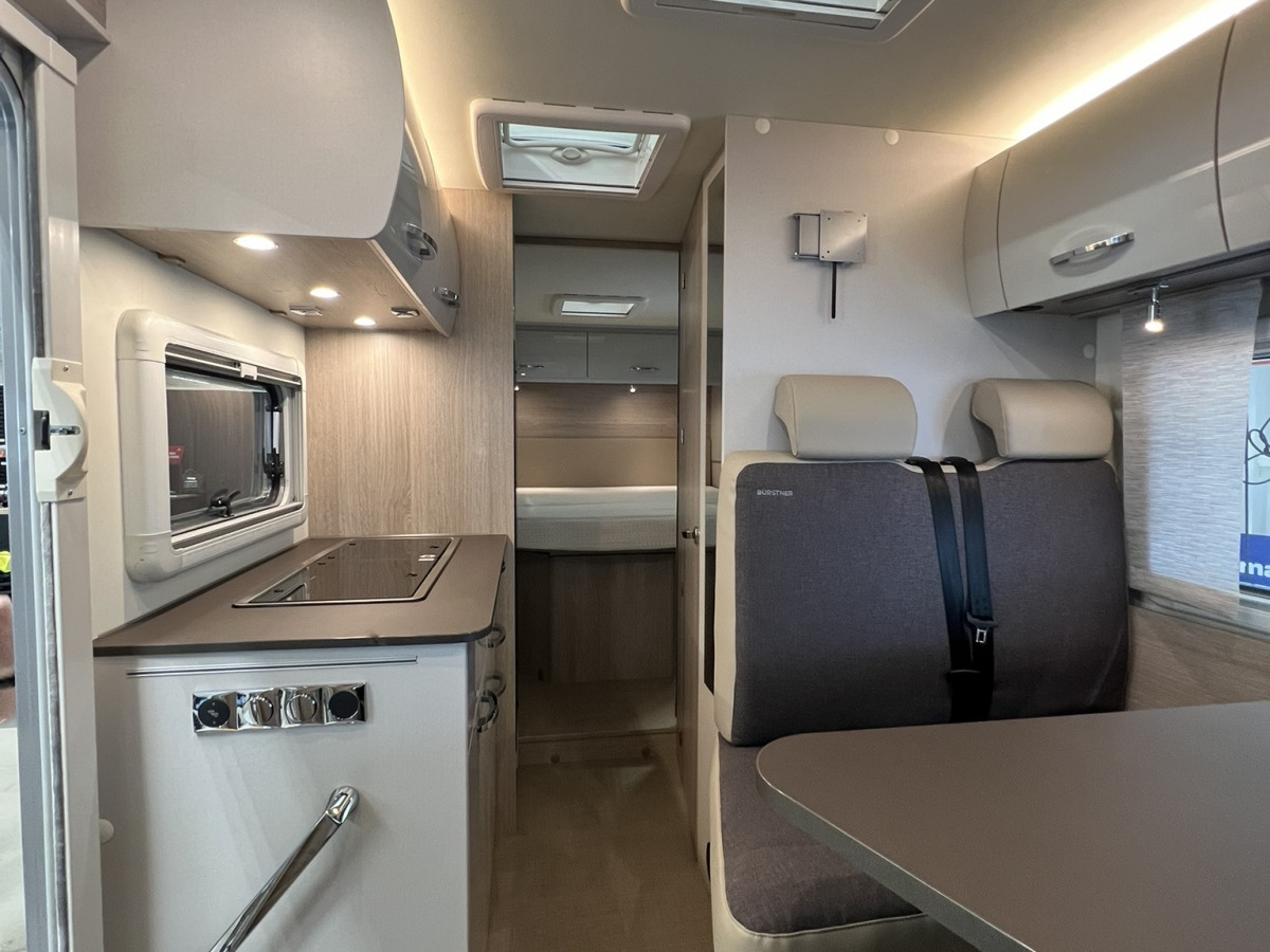 Bürstner Nexxo Van T 700 Queenbädd, bild 6 av 16