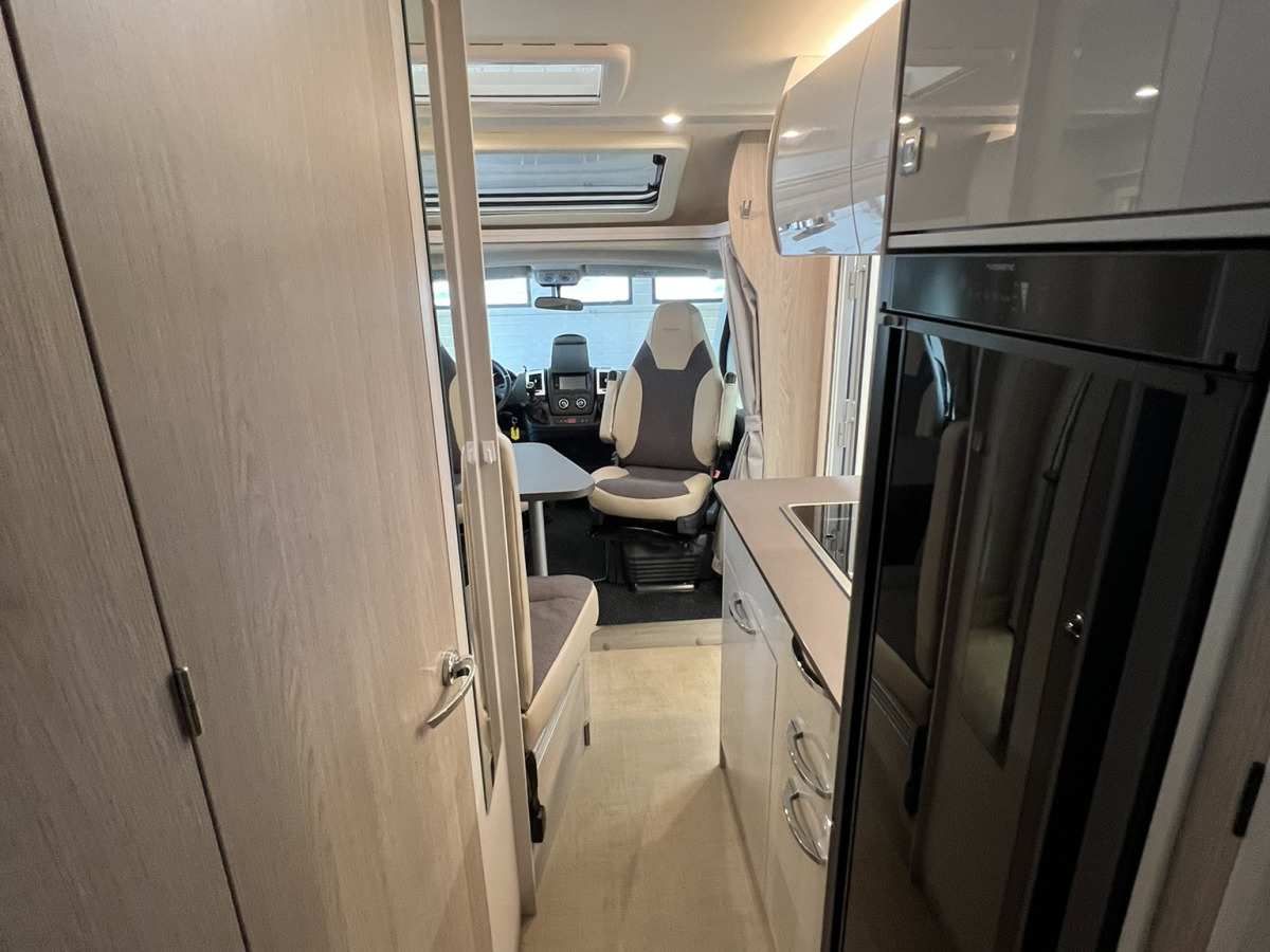 Bürstner Nexxo Van T 700 Queenbädd, bild 13 av 16