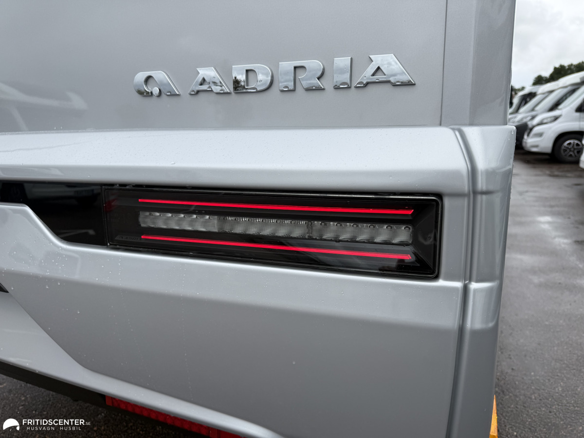 Adria MATRIX SUPREME 670 SL 140HP *Finns i Butik för påseende*, bild 6 av 7