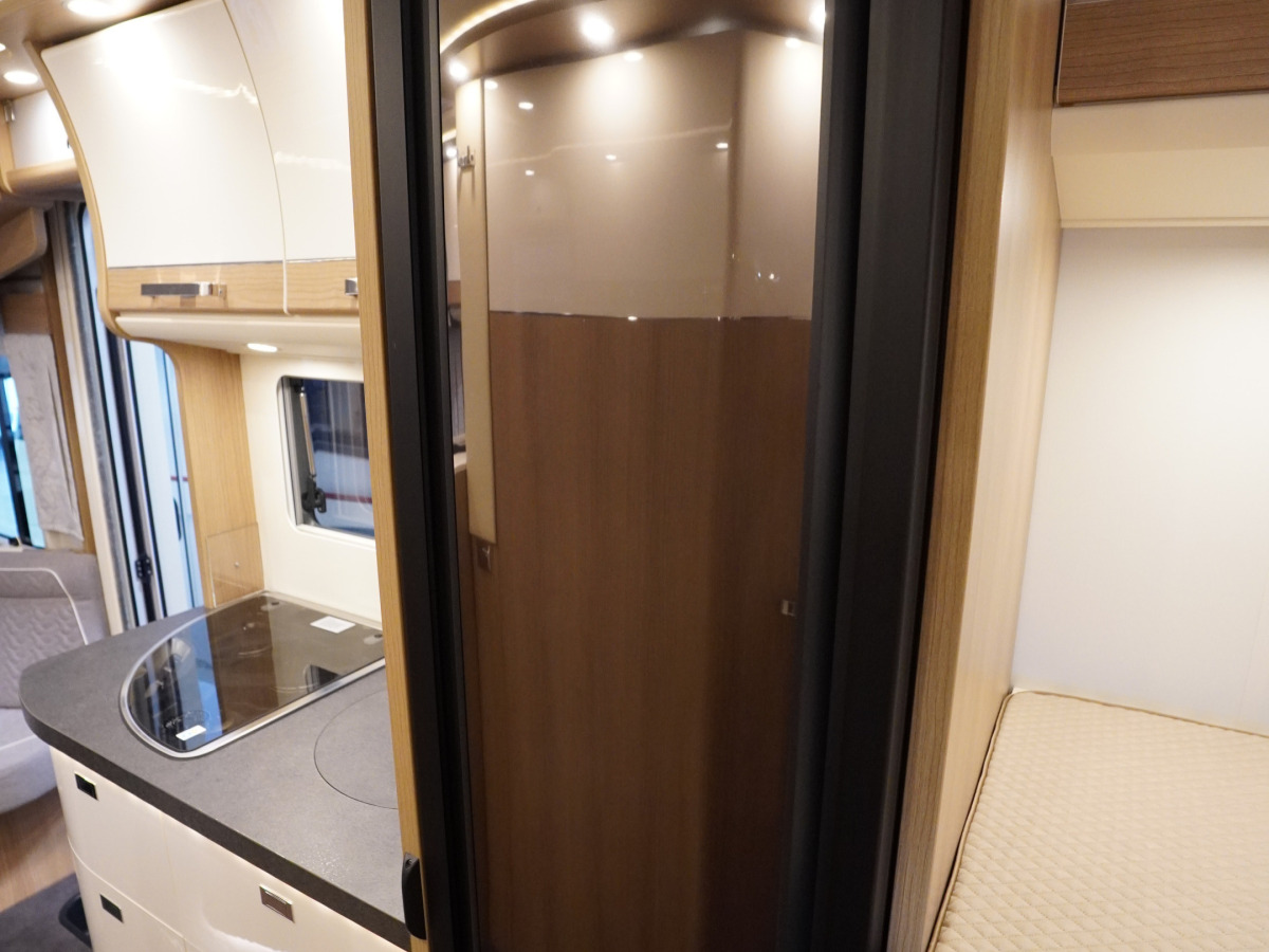 Malibu I 441 LE Automat 160hk Lithium Solcell, bild 8 av 19