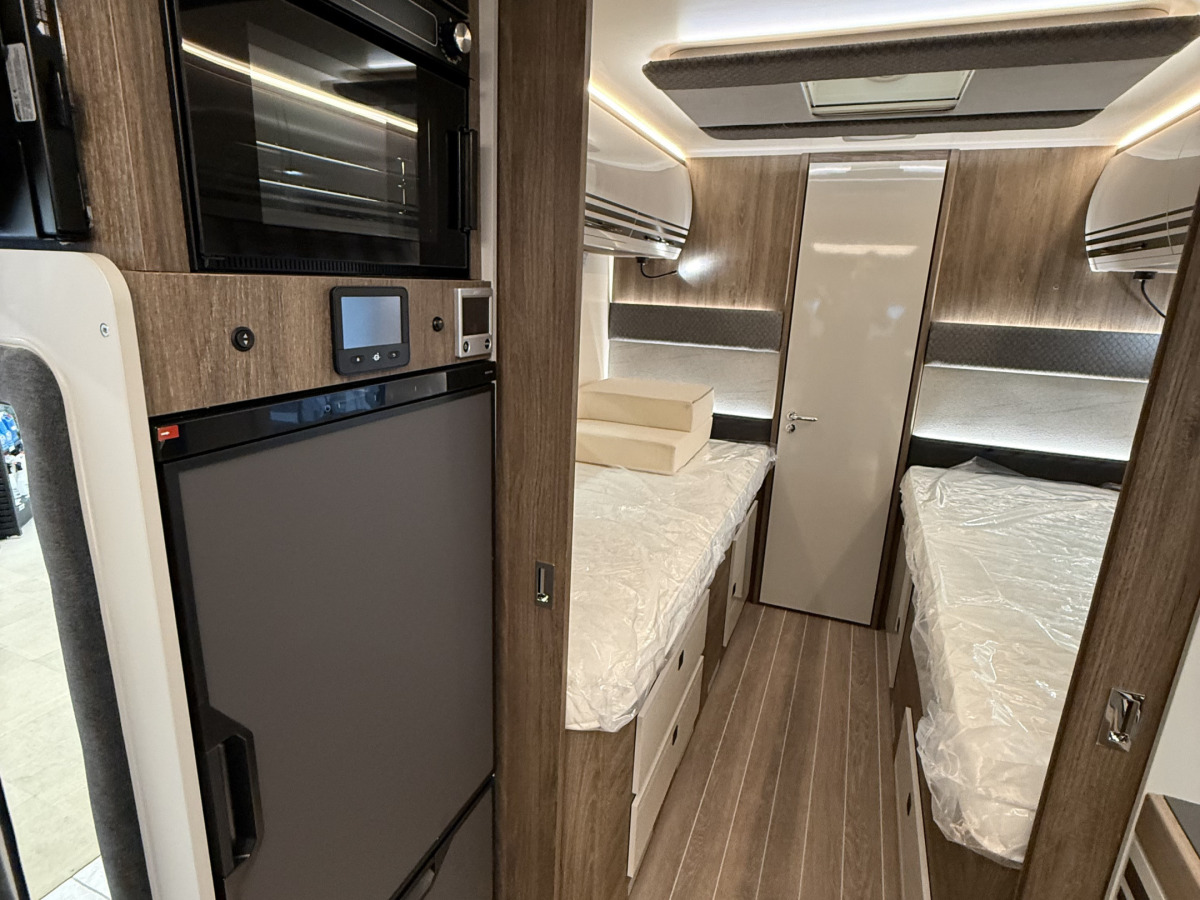 CI Magis 82 XT Toalett Dusch Bak, bild 8 av 12