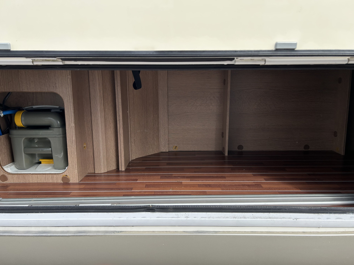 McLouis MC4-75 Automat Låga Långbäddar Toa bak, bild 6 av 24