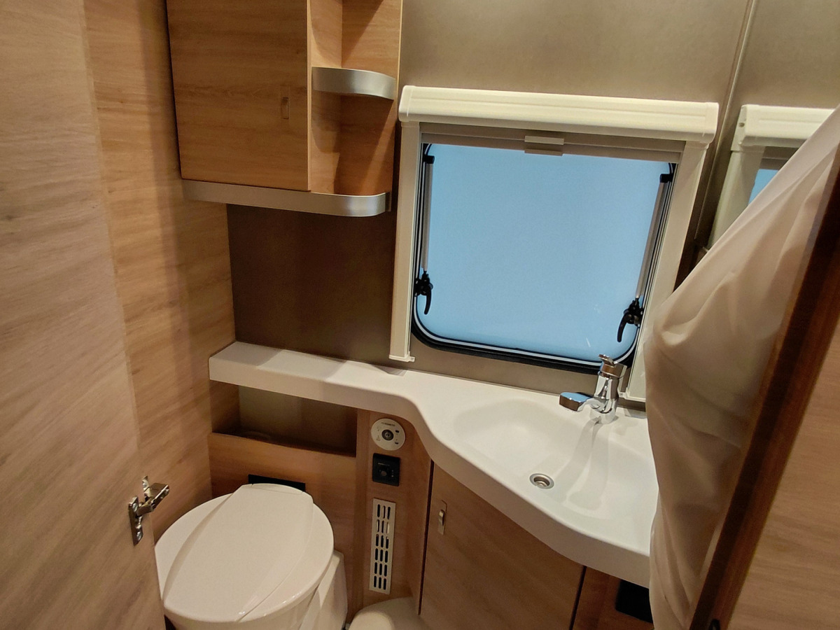 Knaus SÜDWIND BLACK SELECTION 580 UK, bild 8 av 9