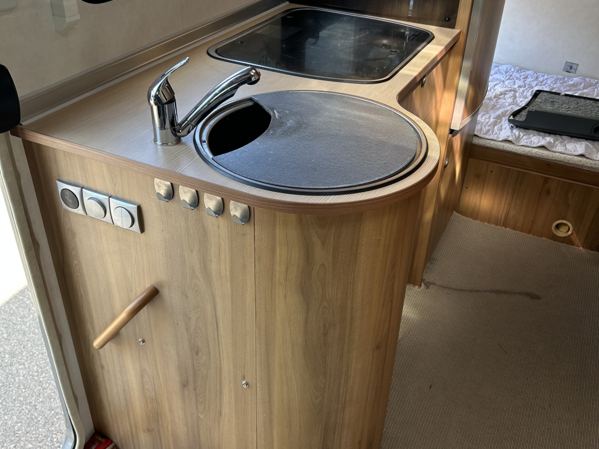 Bürstner 610 Alkov Över underslaf bak, bild 13 av 26