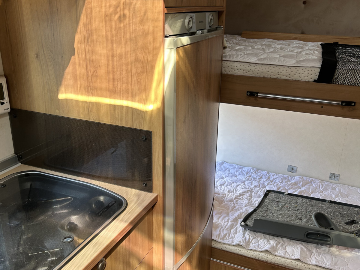 Bürstner 610 Alkov Över underslaf bak, bild 16 av 26