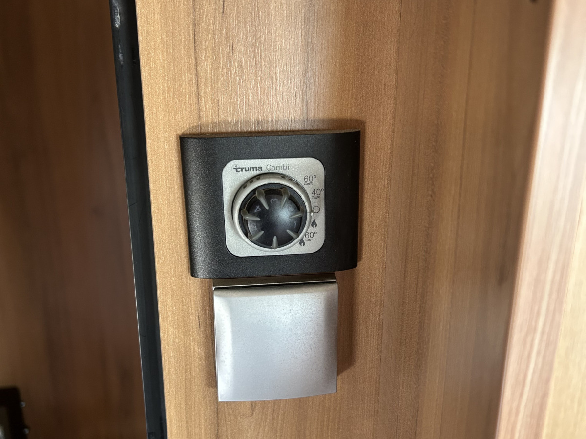 Bürstner 610 Alkov Över underslaf bak, bild 23 av 26