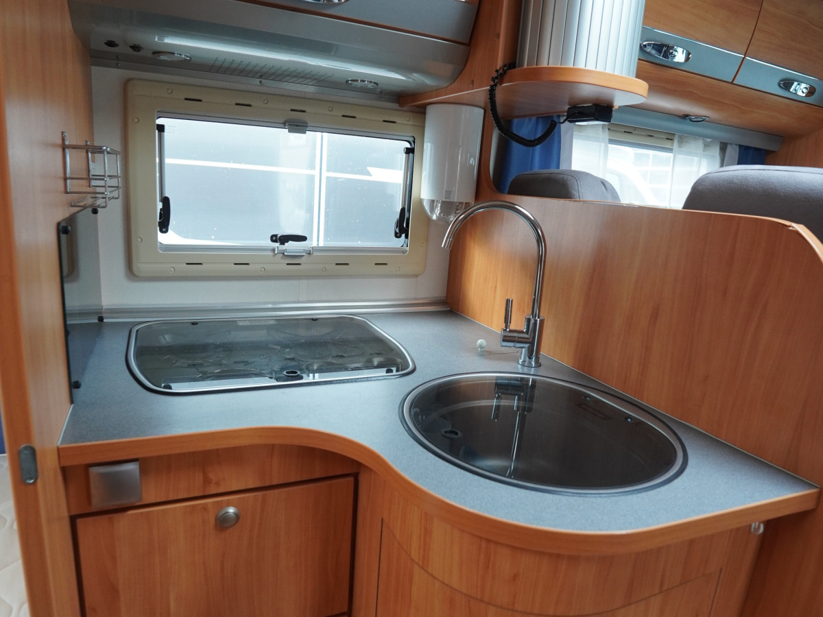Adria CORAL S 670 SLT Dragkrok Solcell Ugn, bild 8 av 17