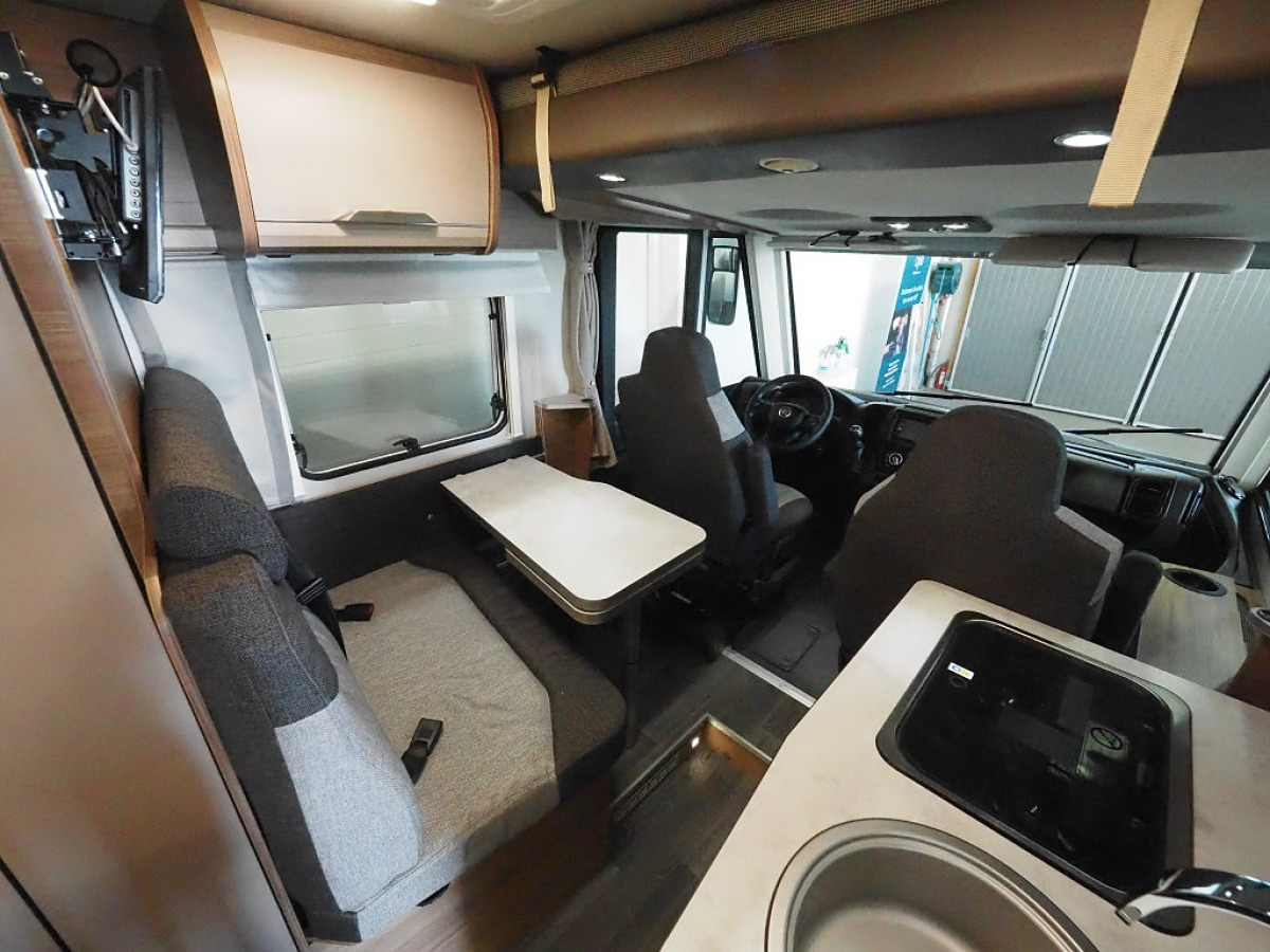 Knaus Van I 550 MF Cykelställ Markis 4 bäddar, bild 6 av 16