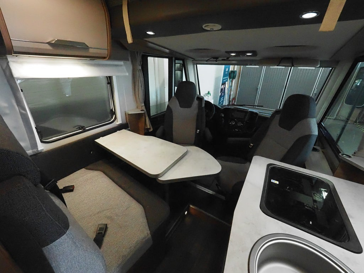 Knaus Van I 550 MF Cykelställ Markis 4 bäddar, bild 7 av 16