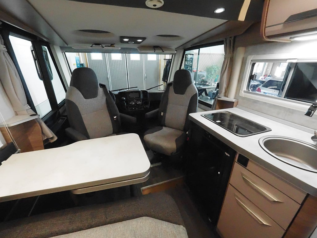 Knaus Van I 550 MF Cykelställ Markis 4 bäddar, bild 14 av 16