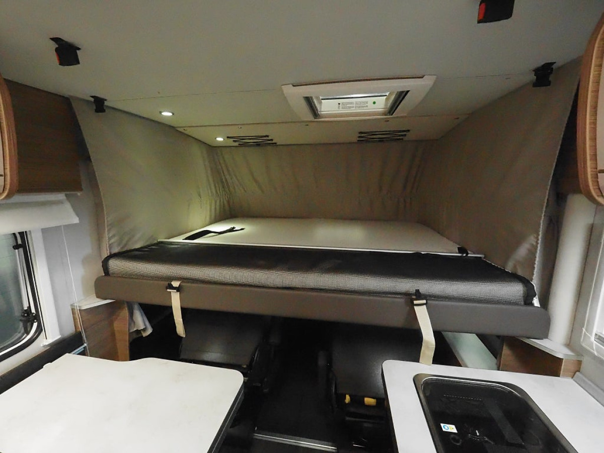 Knaus Van I 550 MF Cykelställ Markis 4 bäddar, bild 15 av 16