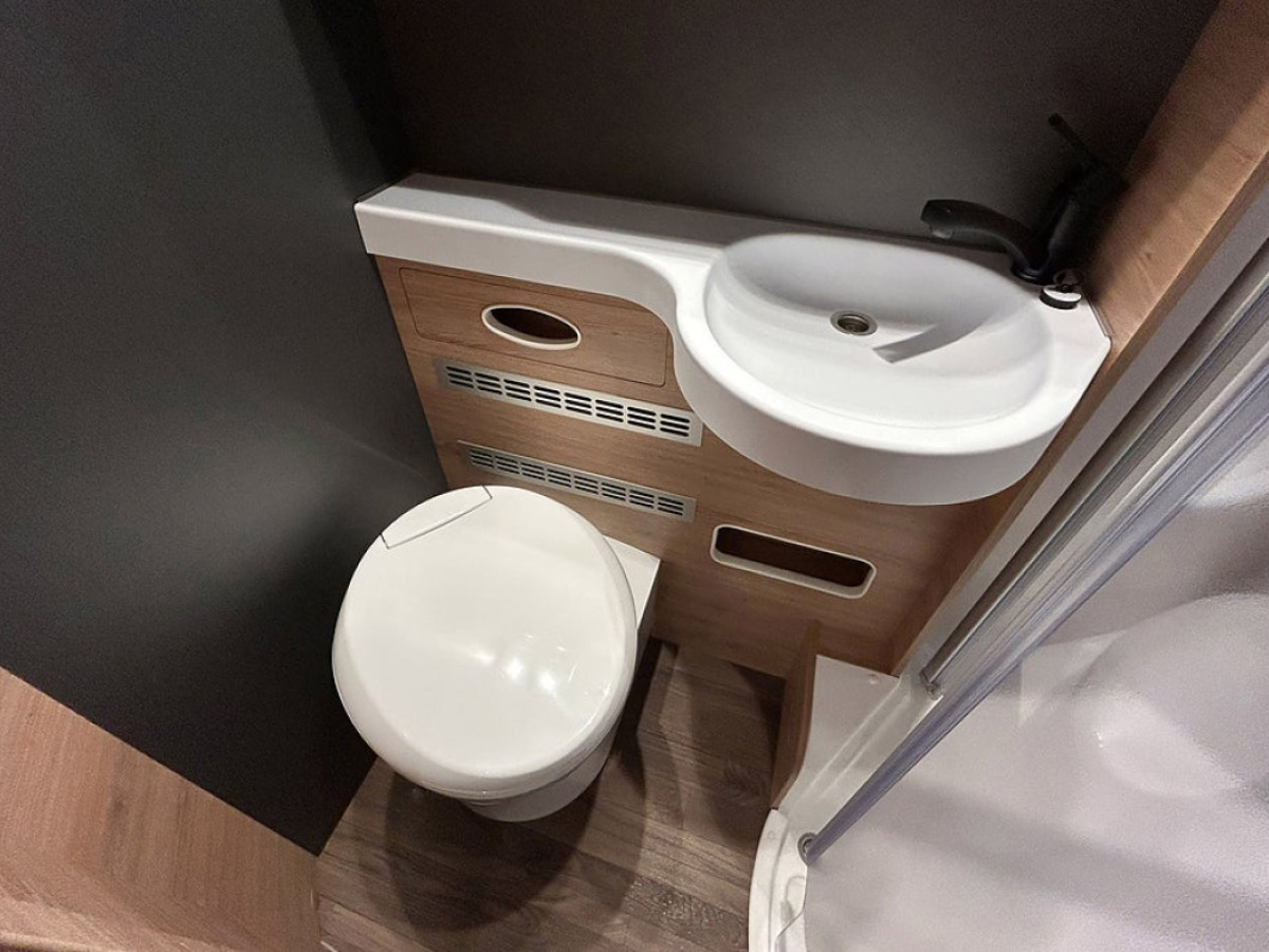 Knaus LVE I 700 MEG 180hk AUTOMAT LÅNGBÄDDAR ALDE 5-SITS, bild 21 av 55