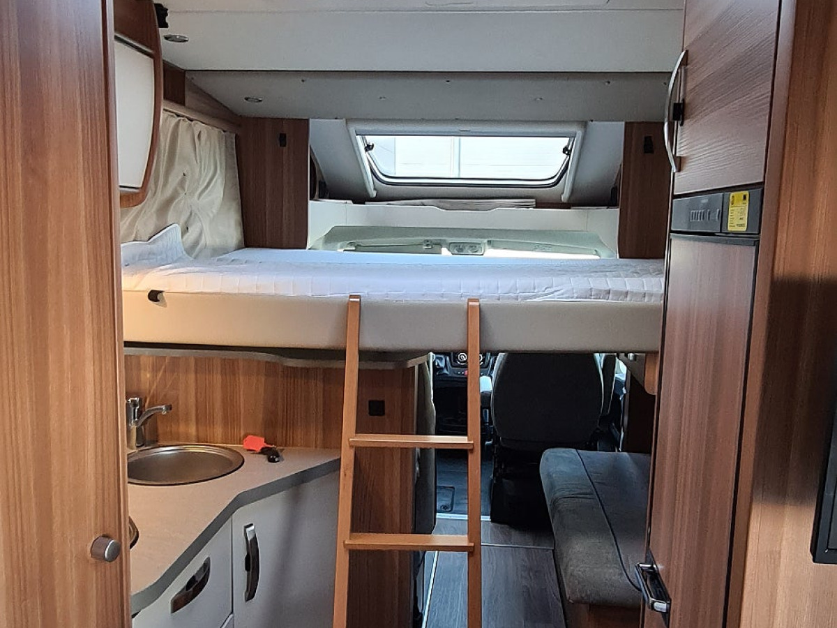 Weinsberg Carasuite 650 MF dragkrok, franskbädd, bild 12 av 15