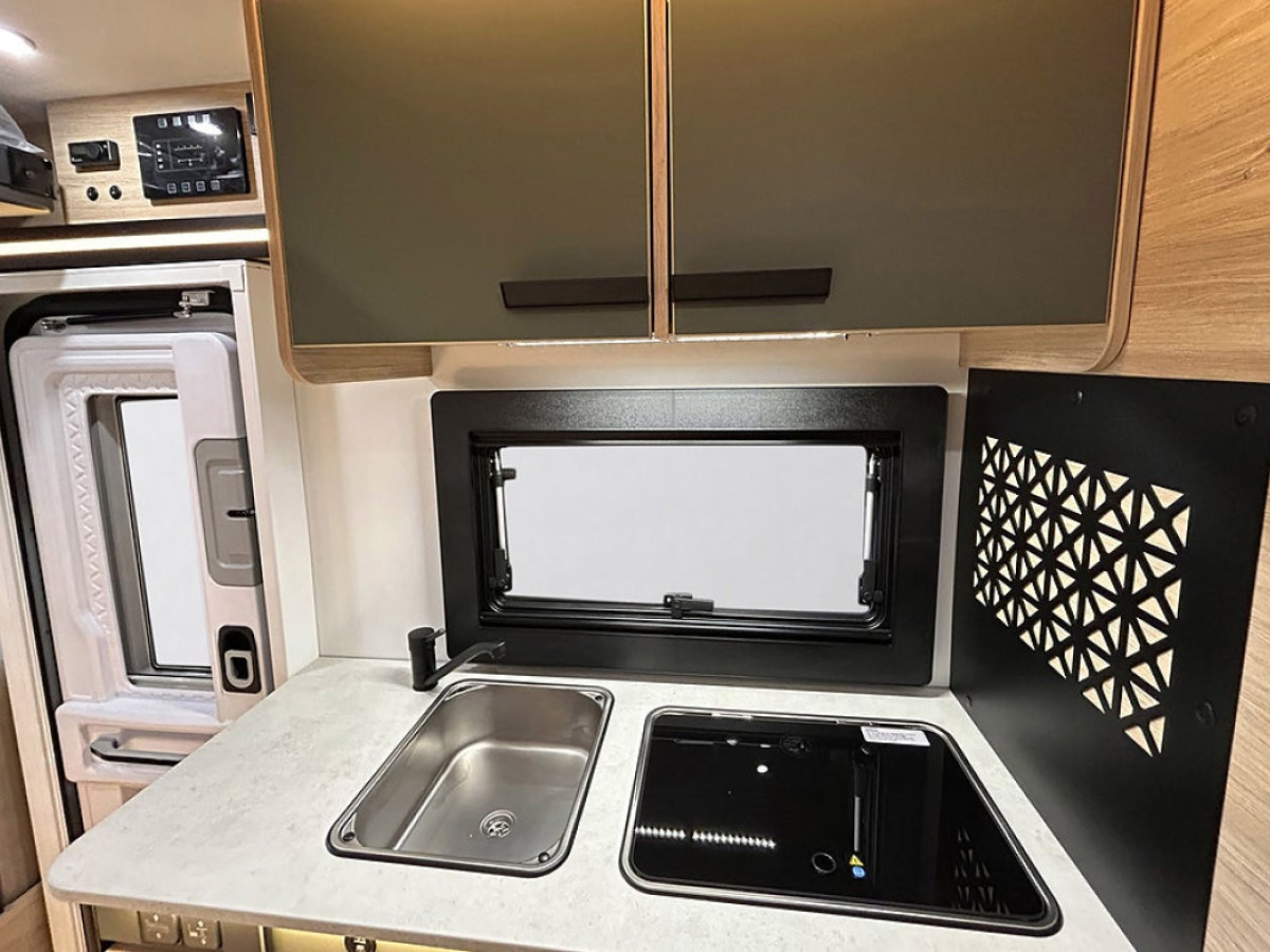 CHALLENGER X250 OPEN EDITION AUTOMAT ADAPTIV FARTHÅLLARE 636cm lång, bild 20 av 45
