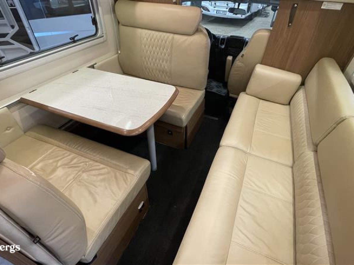 Bürstner Argos 747 // Res bekvämt med hela familjen / Hydrauliska Stödben / Alkov / Dragkrok /, bild 6 av 24