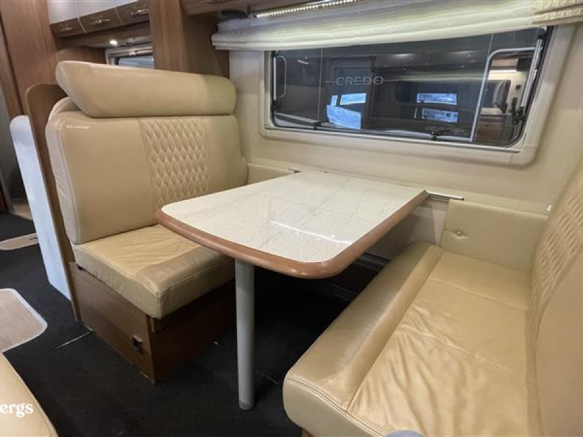 Bürstner Argos 747 // Res bekvämt med hela familjen / Hydrauliska Stödben / Alkov / Dragkrok /, bild 7 av 24