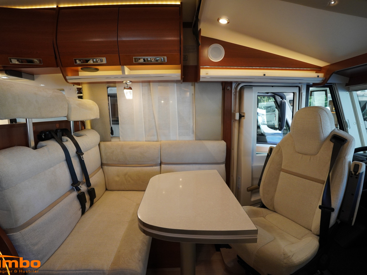 Rapido 8090 DF, Automat, Hydrauliska stödben, Solcell, bild 5 av 18