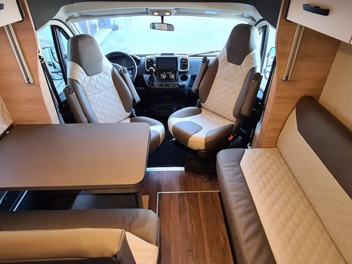 Knaus 650 MF live Wave franskbädd, solcell, tv, bild 6 av 18
