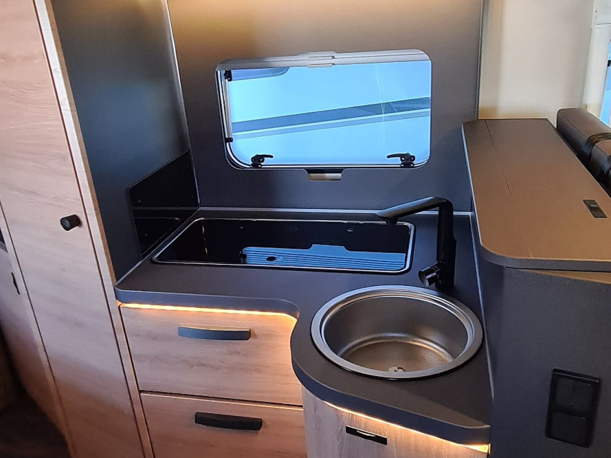 Knaus 650 MF live Wave franskbädd, solcell, tv, bild 10 av 18